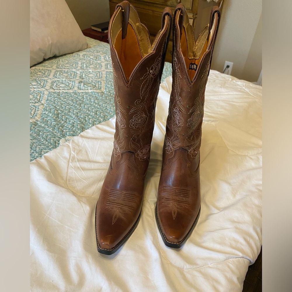 Durango cowboy boots, women’s size 10.5. Like new.